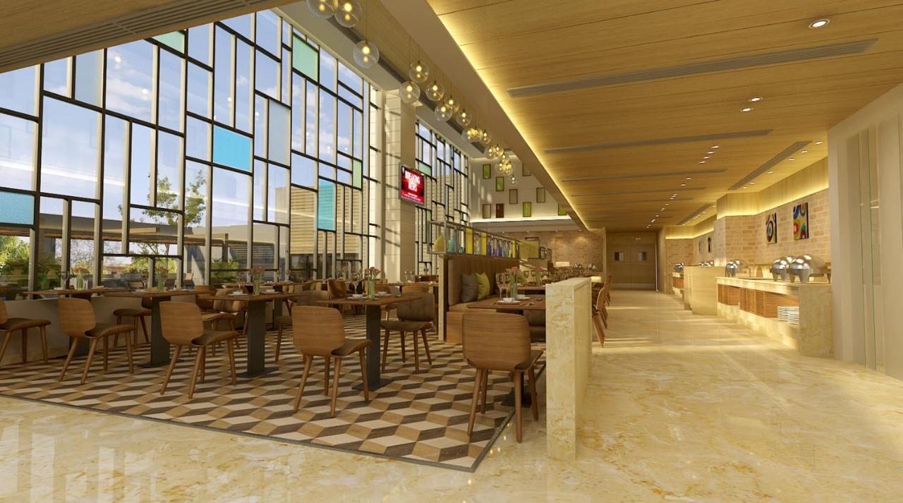 Hotel Lemon Tree Premier, 4*